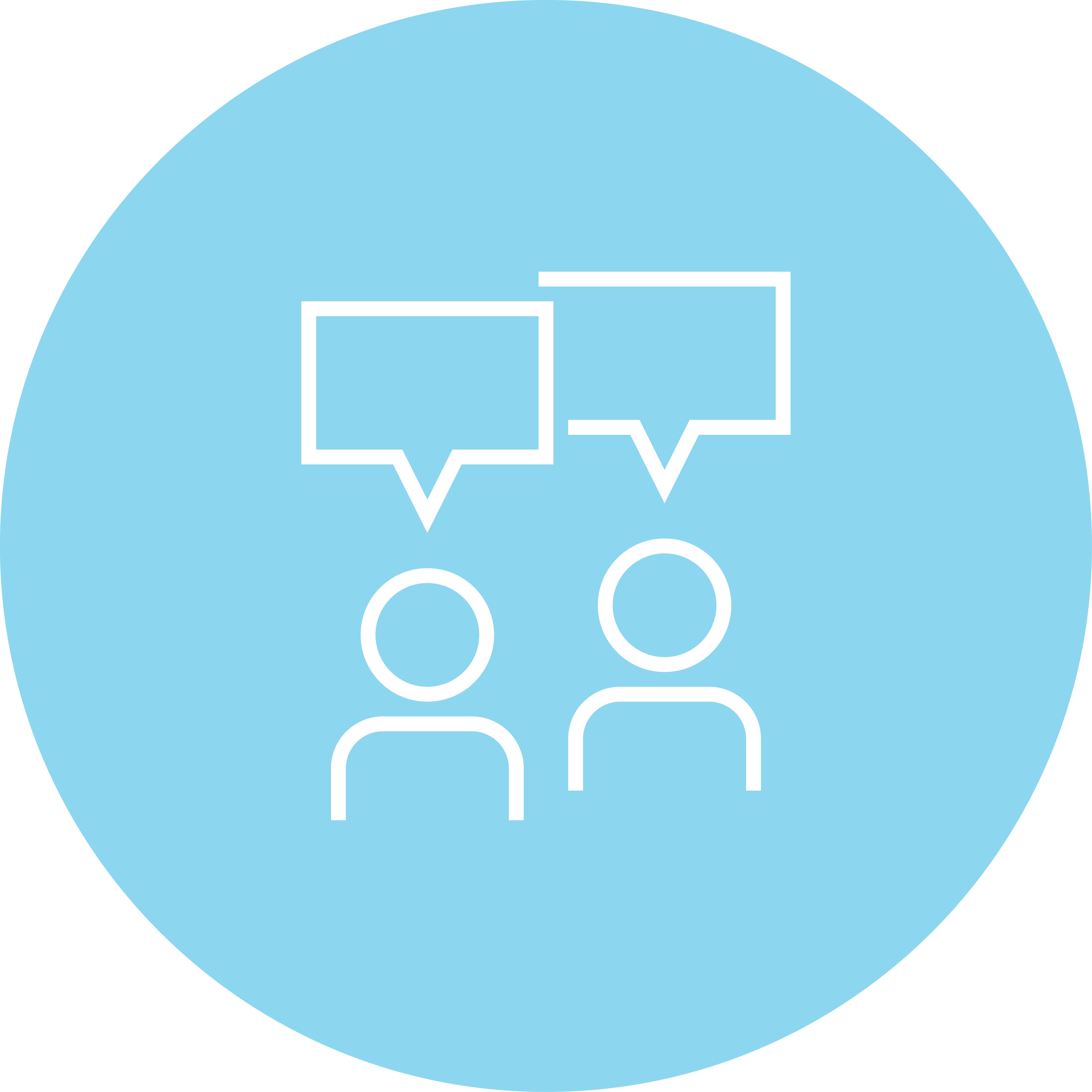 Image symbolique partenariats de formation: deux personnes avec des bulles de dialogue